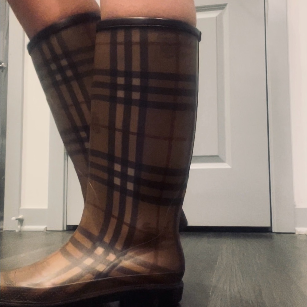 Burberry rain boots - Picture 10 of 11